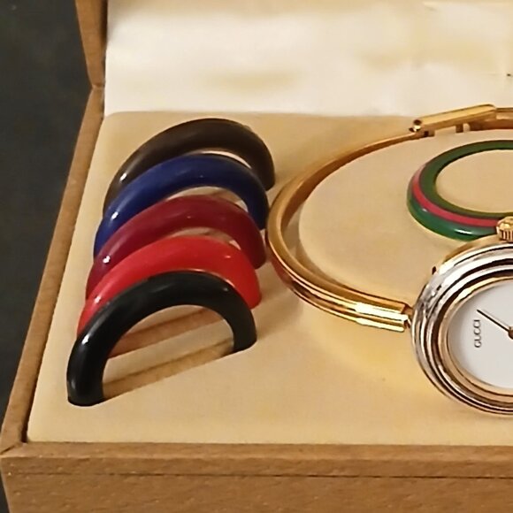 Gucci Vintage Bangle Watch w/ 12 Interchangeable Bezels - Picture 12 of 12